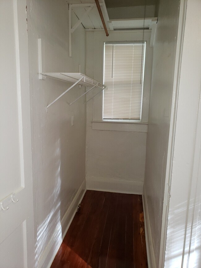 Building Photo - 304 N Westland Ave