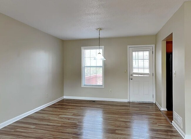 Building Photo - 112 Auburn Park