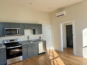 Building Photo - 1634 Hewitt Ave