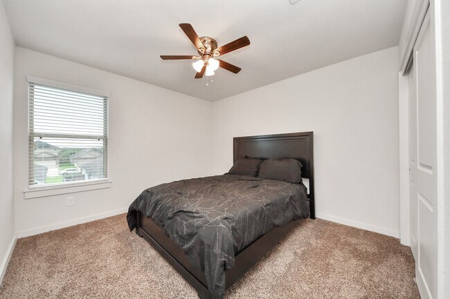 Building Photo - 622 Aberhill Dr