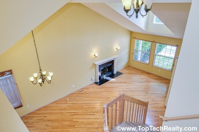 Building Photo - Charming 3 BD* 2.5 BTH Single Family Home In Deerfield Neighborhood! Great Location & Quiet Neigh...