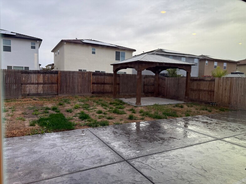 Building Photo - 3129 Ballena St