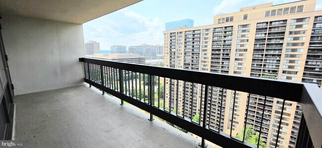 Building Photo - 3705 S George Mason Dr