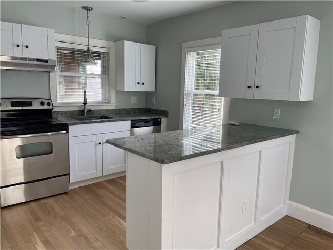 Building Photo - 102 3rd Beach Rd