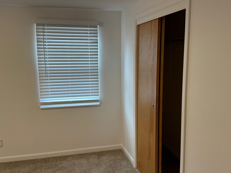 Building Photo - 194 Linden Ave