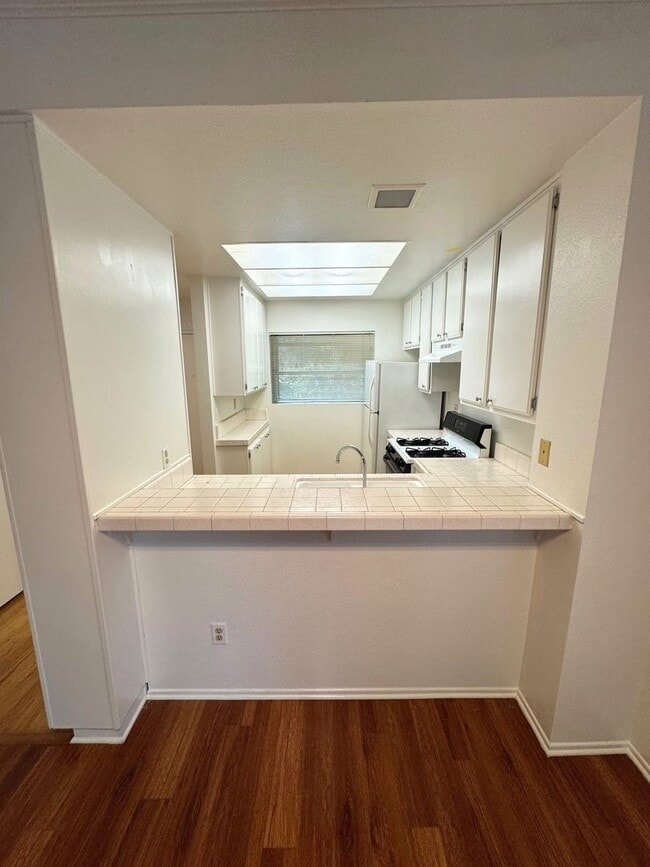 Building Photo - Sycamore Creek Community in Central Camarillo!