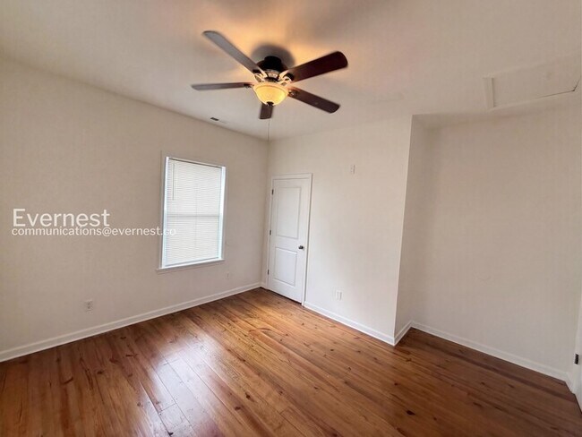 Building Photo - 506 Alpha St S