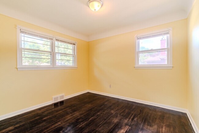 Building Photo - 20636 Woodcrest St