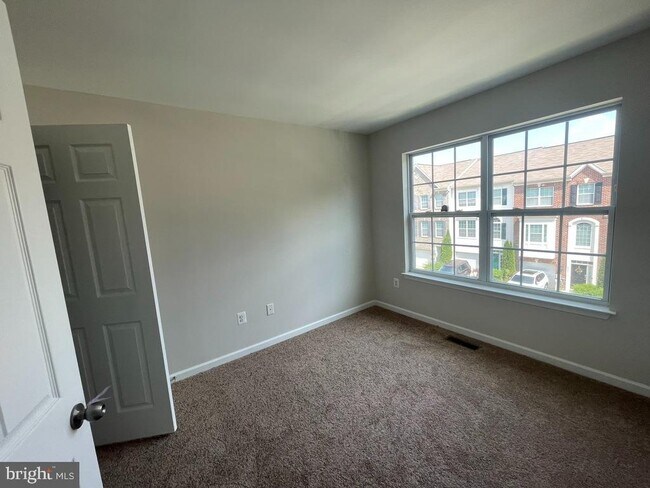 Building Photo - 6800 Green Mill Way