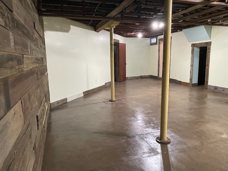 Building Photo - 208 W 3rd St