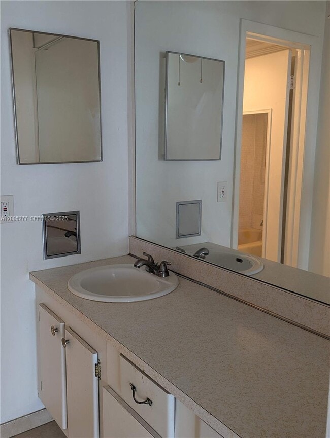 Building Photo - 16751 NE 9th Ave