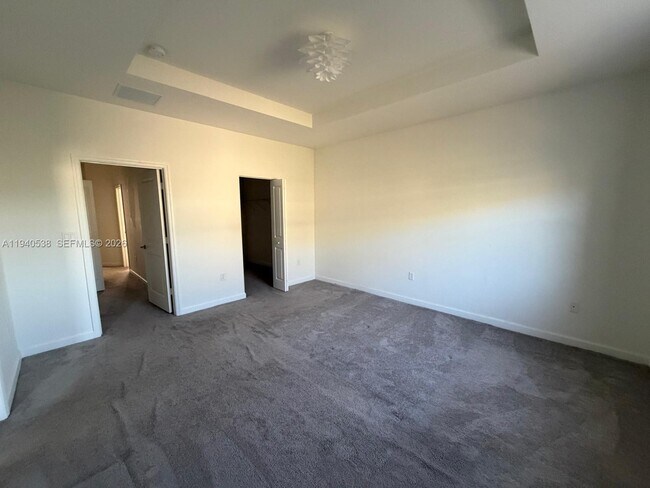 Building Photo - 2631 SE 11th St