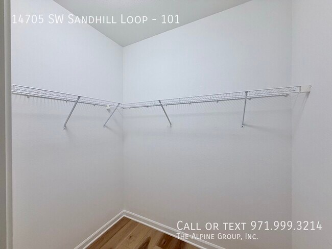 Building Photo - 14705 SW Sandhill Loop