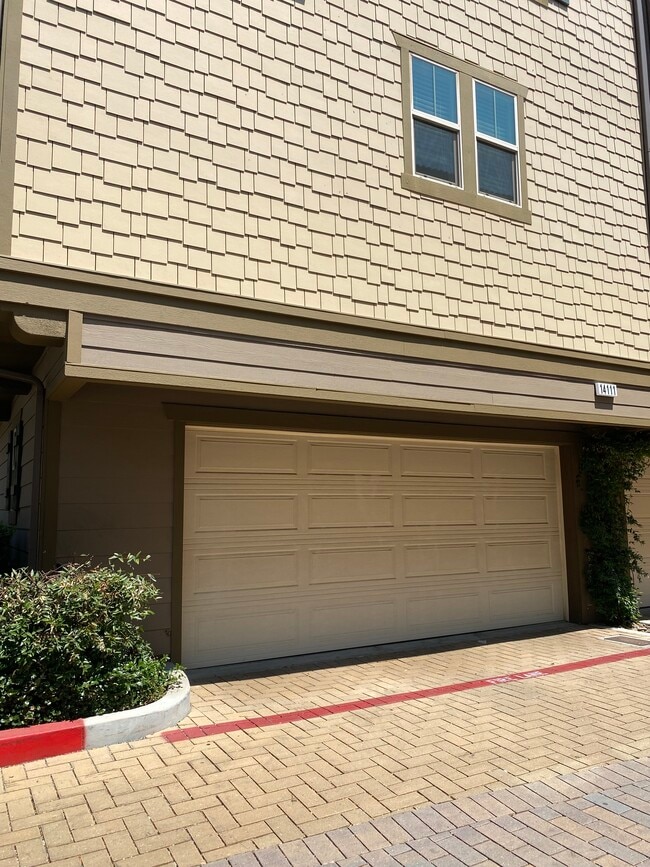 Building Photo - 14111 W Birch Ln