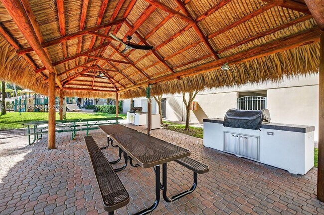 Building Photo - 19501 W Country Club Dr