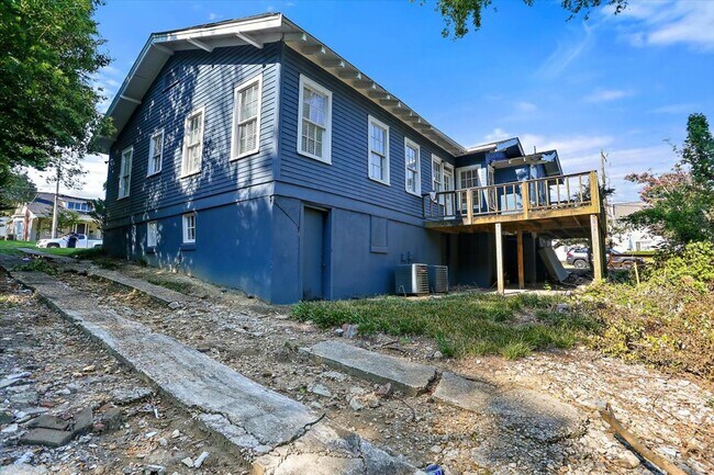 Building Photo - 904/906 Poplar Street