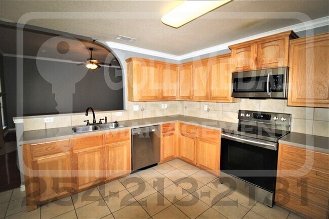 Building Photo - 401 Hedy Dr