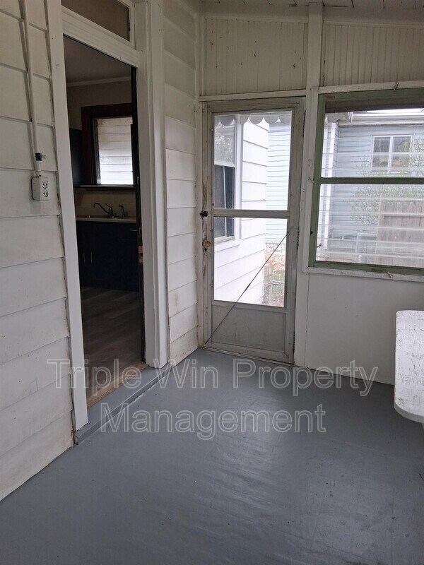 Building Photo - 4891 Hummelsheim Ave