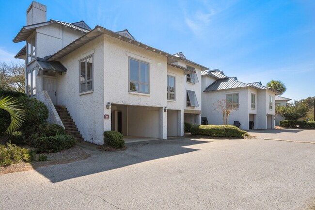 Building Photo - 1 Pioneer Loop