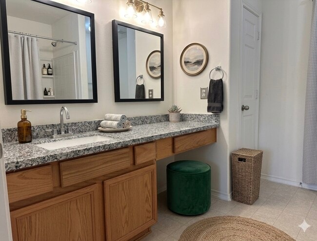 Building Photo - 10 Druids Glen Pl