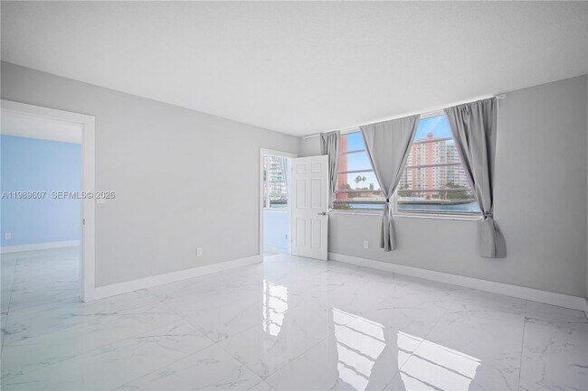 Building Photo - 18601 NE 14th Ave