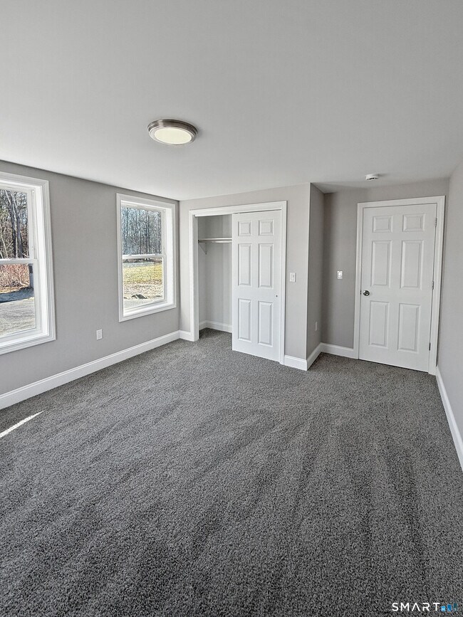 Building Photo - 4 River Rd