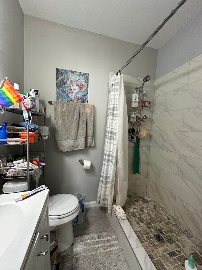 Building Photo - 4 Bedroom house on the East-side, Move-in August 10th 2026