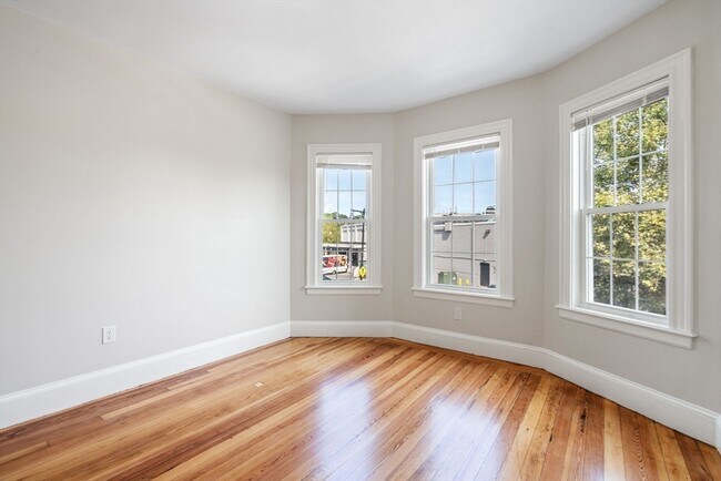 Building Photo - 511 Geneva Ave