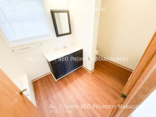 Building Photo - 2637 E 110th St