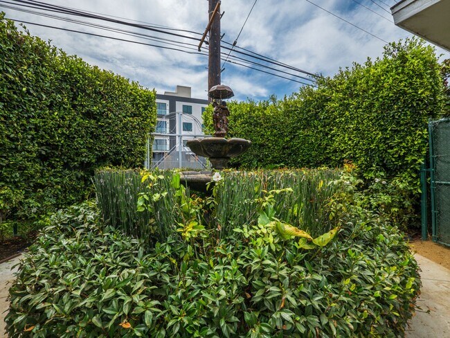 Building Photo - 4962 S Centinela Ave