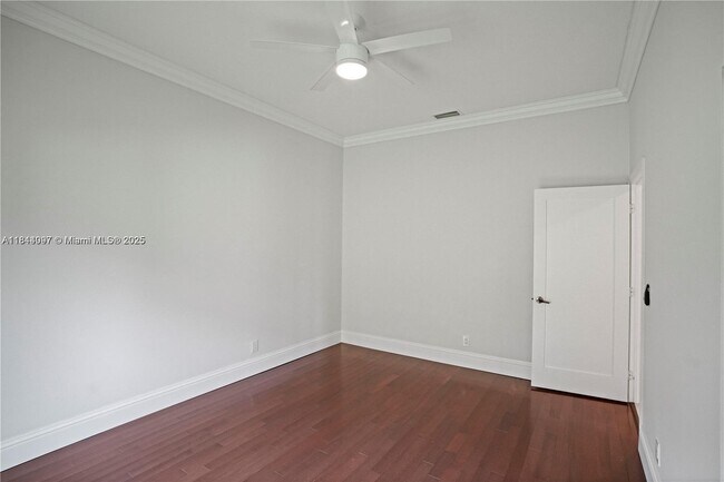 Building Photo - 720 Cypress Pointe Dr W