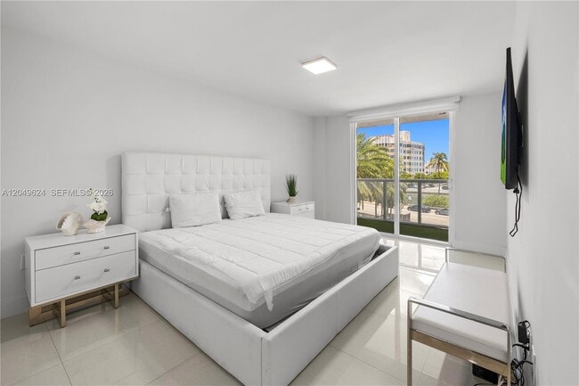 Building Photo - 2457 Collins Ave