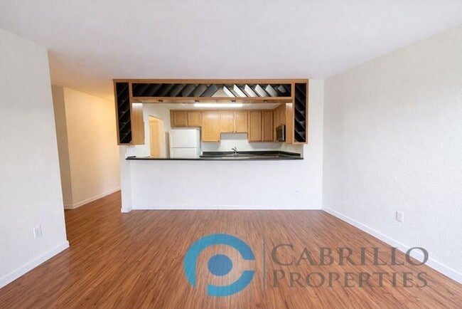 Building Photo - 3030 Suncrest Dr