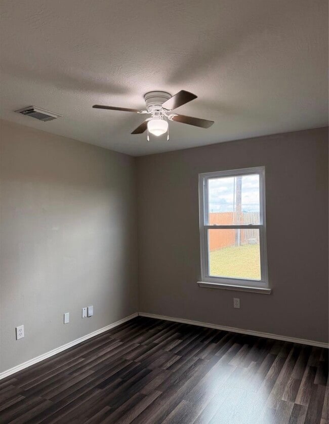 Building Photo - 4707 E Parma Dr