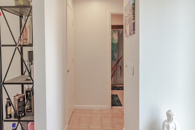 Building Photo - 3014 SW Westlake Cir