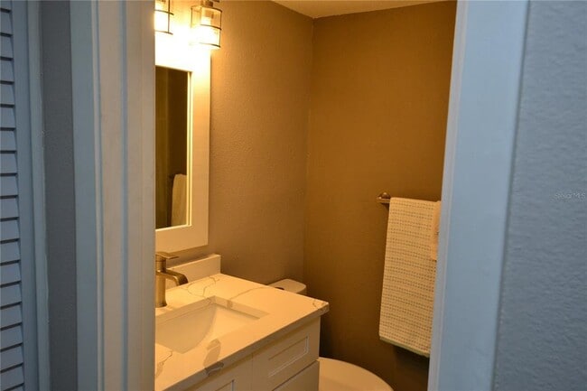 Building Photo - 135 W Cypress Ct