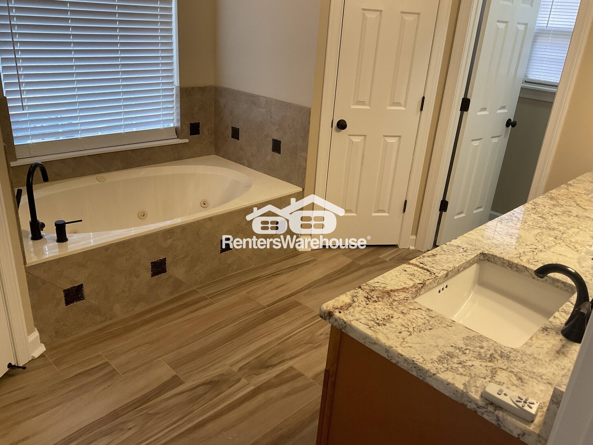 Building Photo - 215 Blue Spruce Cir