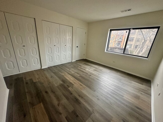 Building Photo - 1629 W Greenleaf Ave