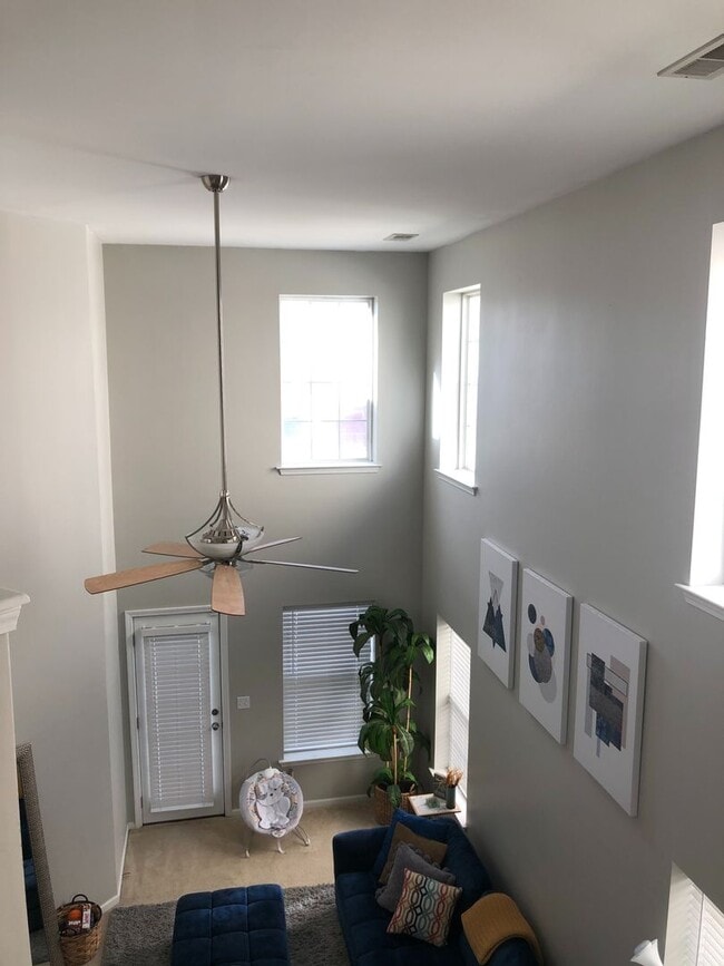 Building Photo - BEAUTIFUL HOME IN GODLEY PARK