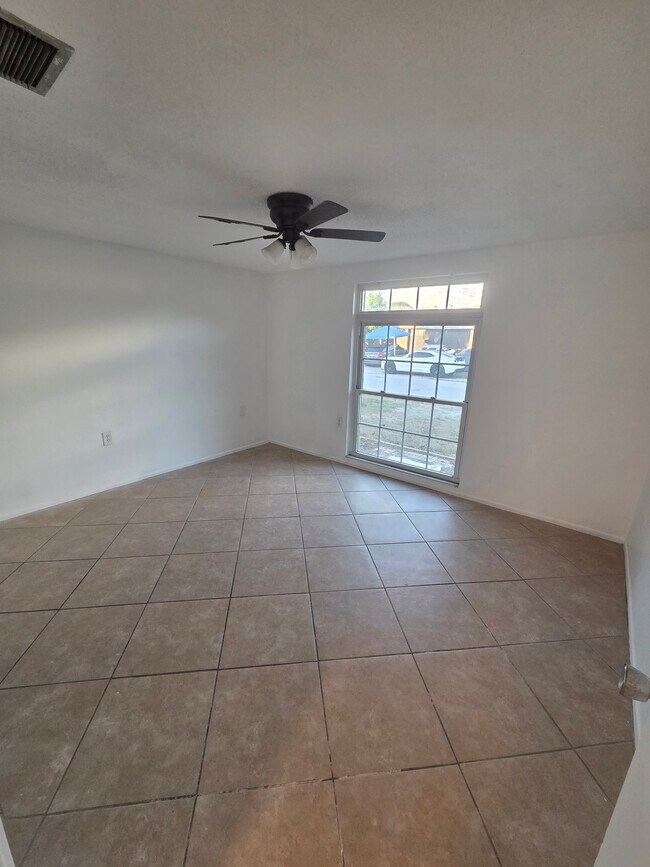 Building Photo - 9125 Hunt Club Ln