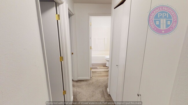 Building Photo - West Linn!!!  Stylish Townhouse, Private C...