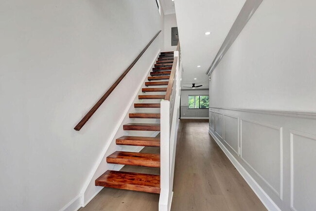 Building Photo - 400 Venice Dr