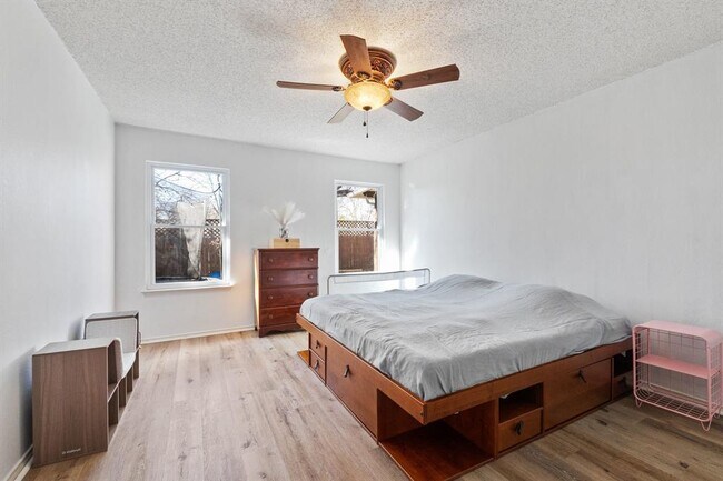 Building Photo - 9826 Briar Ridge Dr