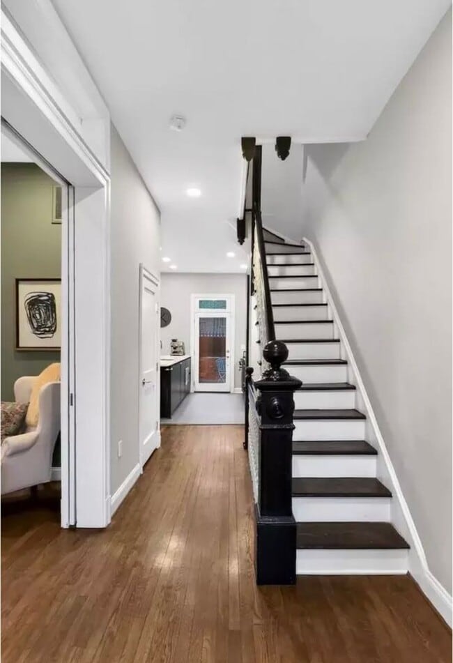 Building Photo - VICTORIAN MANSION STEPS FROM STANTON PARK