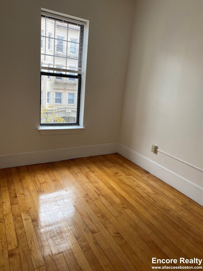 Building Photo - 15 Hemenway St
