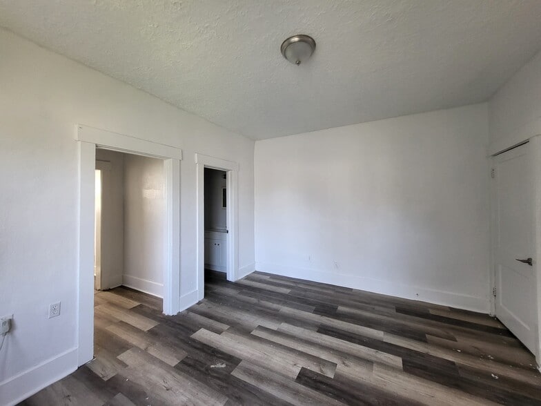 Building Photo - 234 E 18th St