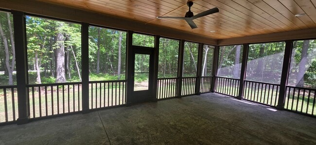 Building Photo - 3 bedroom / 2 bath new build in Fairfield Glade available for 12 month lease