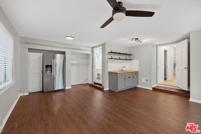 Building Photo - 914 El Paseo Rd