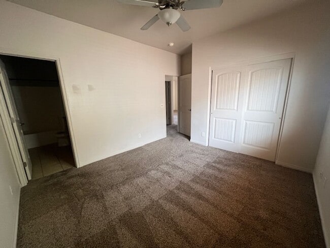 Building Photo - Grand Legacy Townhome