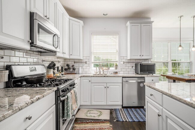 Building Photo - 7179 Fernridge Dr